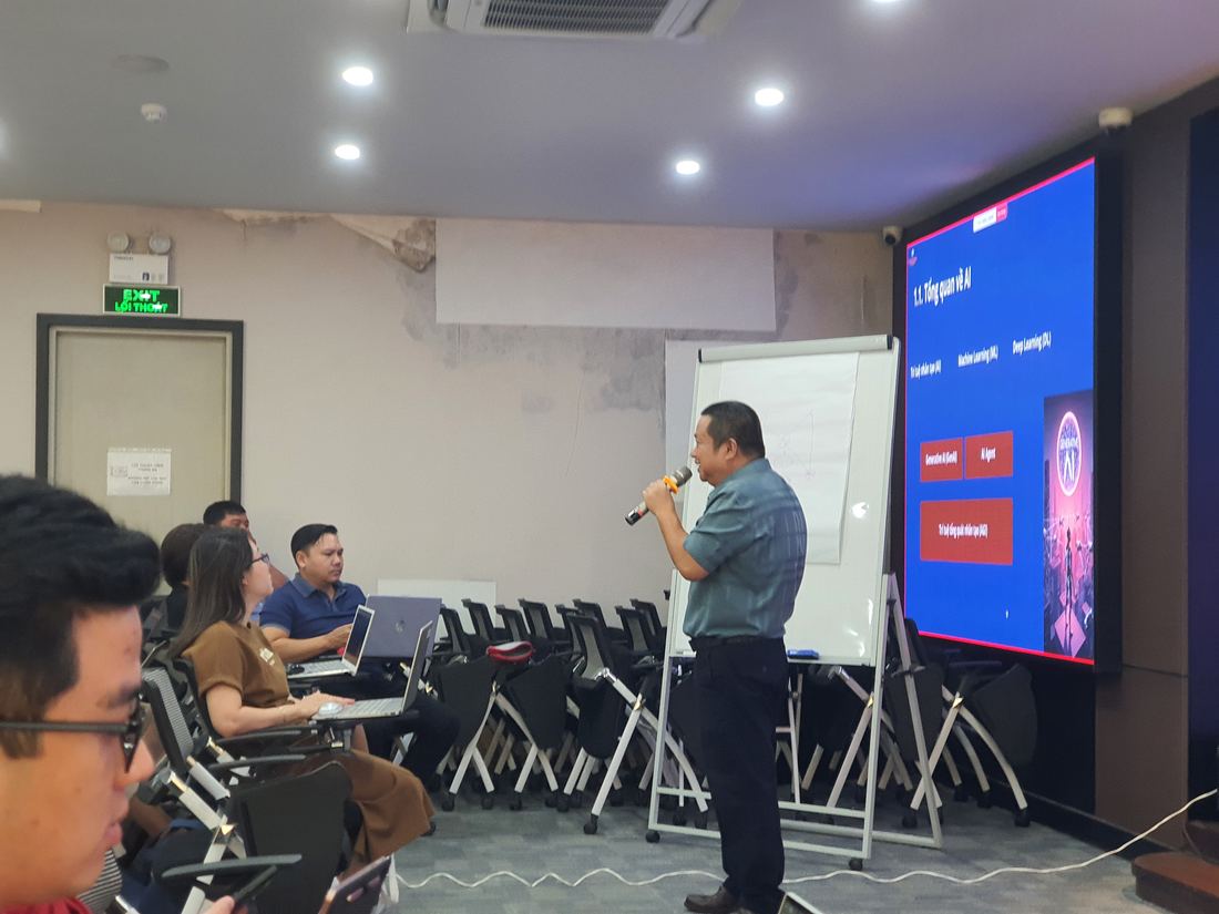 Buổi đào tạo AI của TS Huỳnh Tiên Hiếu (ảnh 2)